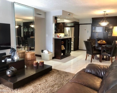 1450 Brickell Bay Dr Apt 709 - Photo Thumbnail 8