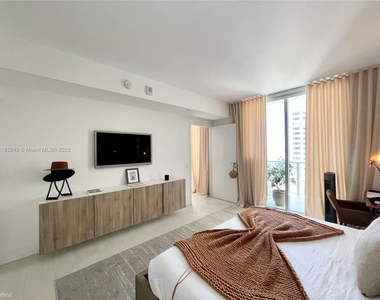 1300 Brickell Bay Dr Apt 806 - Photo Thumbnail 14