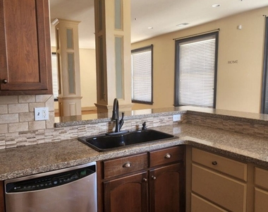 114 Washington St. Se - Photo Thumbnail 2