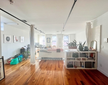 Studio on  West 9th Street - Photo Thumbnail 2