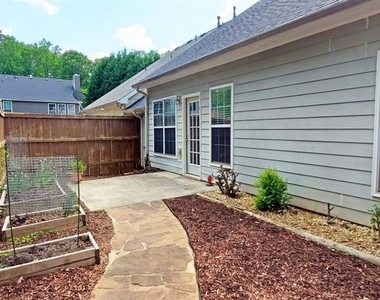 1517 Gates Circle - Photo Thumbnail 18