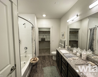 2601 Esperanza Crossing - Photo Thumbnail 16