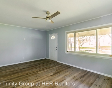 484 S Hampton Road - Photo Thumbnail 2