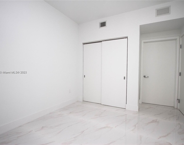 16385 Biscayne Blvd - Photo Thumbnail 14