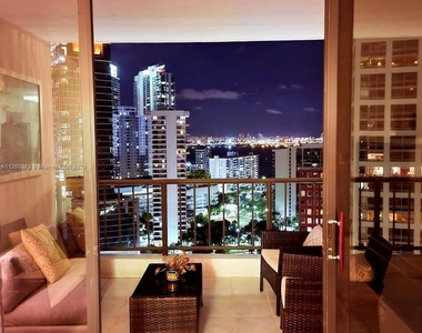 1581 Brickell Ave - Photo Thumbnail 6