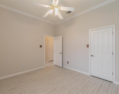 6376 Newport Court - Photo Thumbnail 24