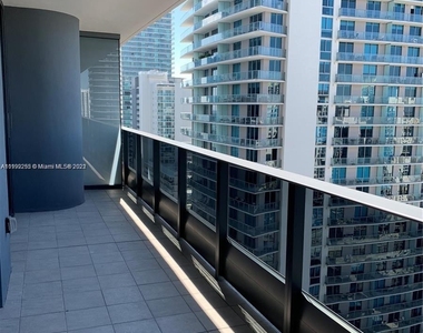 1000 Brickell Plz - Photo Thumbnail 12