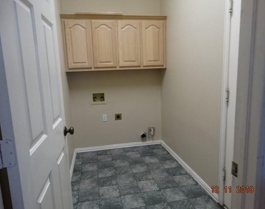 4505 Waterford Drive - Photo Thumbnail 11