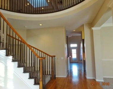 4505 Waterford Drive - Photo Thumbnail 2