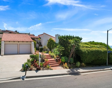 3636 Malibu Country Dr - Photo Thumbnail 14