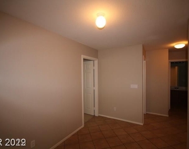 725 Old Moccasin Avenue - Photo Thumbnail 14
