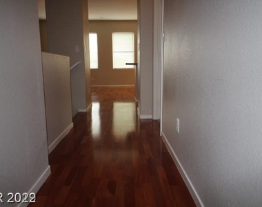 725 Old Moccasin Avenue - Photo Thumbnail 12