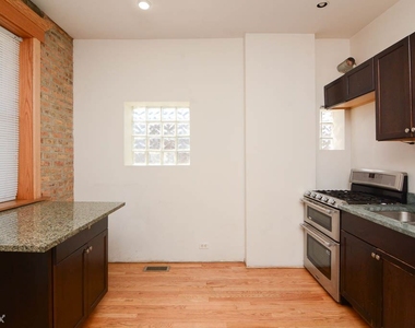 2053 W. Fullerton, Unit 1 - Photo Thumbnail 3