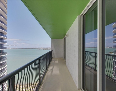 1756 N Bayshore Dr - Photo Thumbnail 6