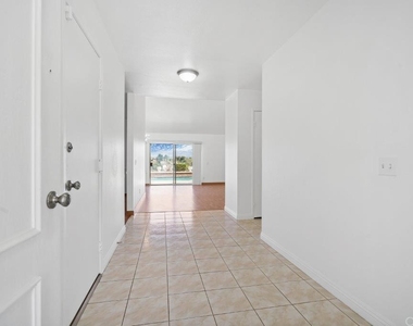 11626 Amigo Avenue - Photo Thumbnail 17