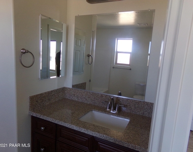 3165 N Greg Drive - Photo Thumbnail 13