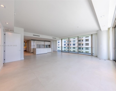 10201 Collins Ave - Photo Thumbnail 4