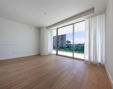 10201 Collins Ave - Photo Thumbnail 16