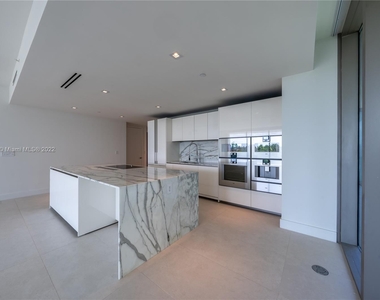 10201 Collins Ave - Photo Thumbnail 9