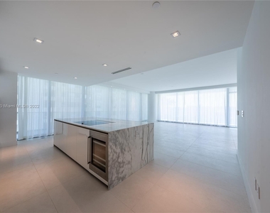 10201 Collins Ave - Photo Thumbnail 7