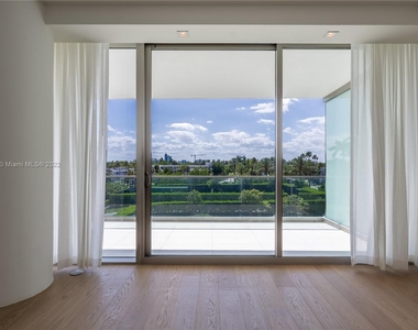 10201 Collins Ave - Photo Thumbnail 17