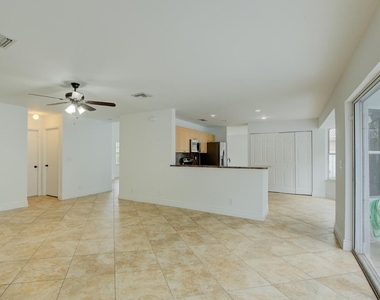 1127 Sw 104th Way - Photo Thumbnail 4