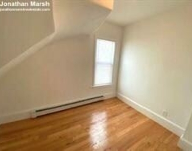 16 Bird St Apt 3 - Photo Thumbnail 9