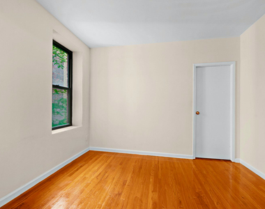 East 25th Street - Photo Thumbnail 3