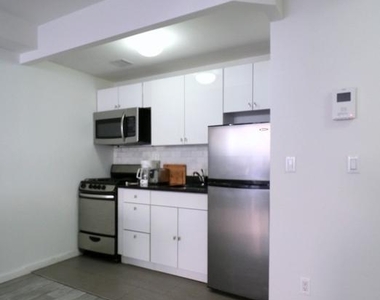 521 West 48th Street - Photo Thumbnail 7