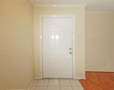 816 Sherwood Drive - Photo Thumbnail 2