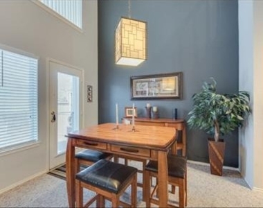 8621 Hunters Trace Lane - Photo Thumbnail 10