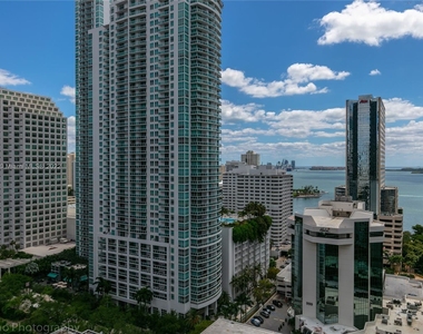 1010 Brickell Ave - Photo Thumbnail 3