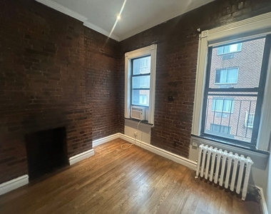 2BR in Rose Hill - Photo Thumbnail 4