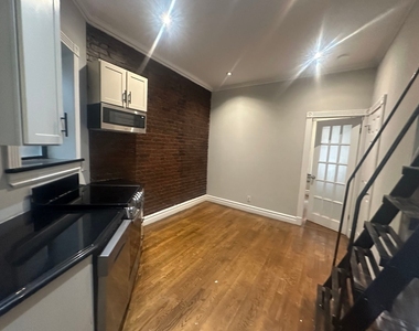 2BR in Rose Hill - Photo Thumbnail 2