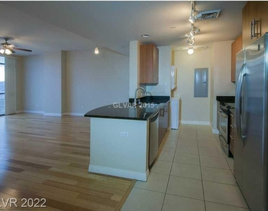 200 West Sahara Avenue - Photo Thumbnail 2