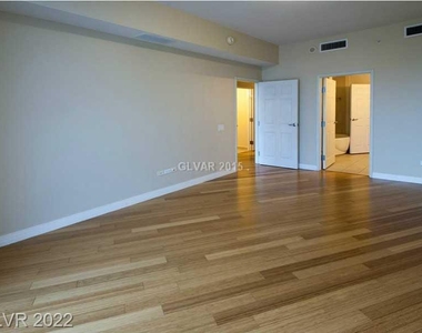 200 West Sahara Avenue - Photo Thumbnail 4