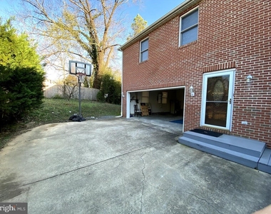 1745 Anderson Rd - Photo Thumbnail 54