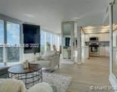 2401 Collins Ave - Photo Thumbnail 3