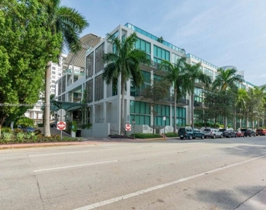 6000 Collins Ave - Photo Thumbnail 0