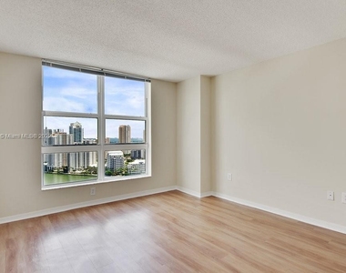 1111 Brickell Bay Dr - Photo Thumbnail 16