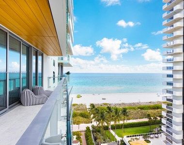 5775 Collins Ave - Photo Thumbnail 4