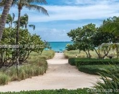 10185 Collins Ave - Photo Thumbnail 6