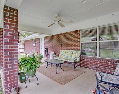 1108 Glen Oak Drive - Photo Thumbnail 28