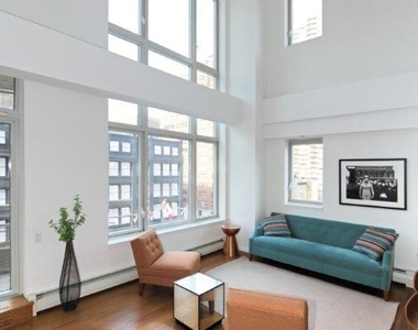 205 East 59th Street - Photo Thumbnail 2