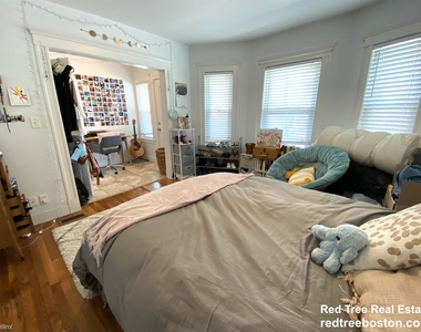 4 Vassar St Apt 1 - Photo Thumbnail 7