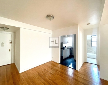 315 East 56 Street - Photo Thumbnail 3