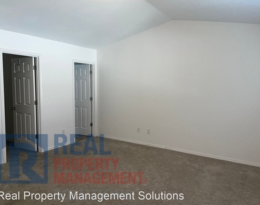 1116 N Watts St - Photo Thumbnail 22