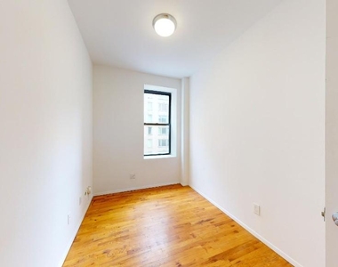 1297 Lexington Avenue - Photo Thumbnail 8