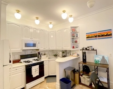 west 86th Street and Columbus Avenue - Photo Thumbnail 2