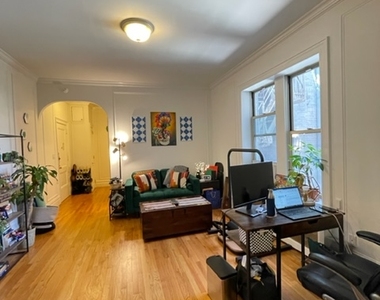 west 86th Street and Columbus Avenue - Photo Thumbnail 5